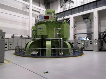 中國首臺大型立式脈沖發電機組.jpg 中國首臺大型立式脈沖發電機組.jpg
